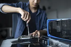 Industrial Automation Drucke: IT Engineer installing Hardware Equipment Development Facility Engineer Maintenance computer Motherboard Electronic