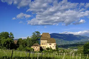 Italy Tourist Attractions Drucke: Englar Castle in Eppan an der WeinstraBe