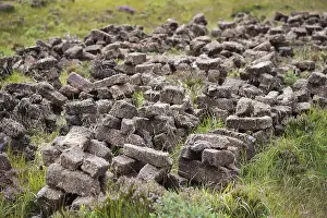 Inner Hebrides Scenery Drucke: Engraved and stacked peat are drying on a heath