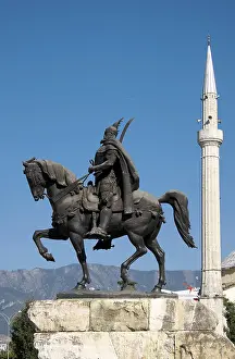 Drucke von Reiterdenkmal des Skanderbeg, albanischer Nationalheld, Skanderbeg-Platz, Tirana, Albanien Bildhauerei Drucke: Reiterdenkmal des Skanderbeg