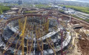 Sport Drucke: Ausrüstung für den Bau des Stadions.