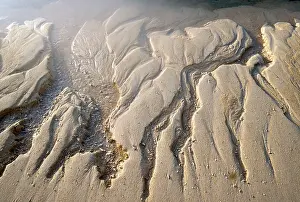 Nature Photography Philippines Drucke: Erosion patterns in the sand of a beach with wavy lines