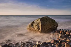 Baltic Sea Rock Formations Drucke: Erratic boulder on the Baltic coast