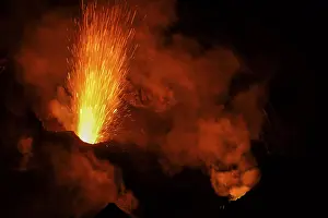 Southern Europe Volcanism Drucke: Eruption of layer volcano Stromboli at night