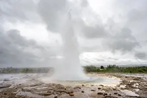 Icelandic Volcanic Landscapes Drucke: Eruption of the Strokkur geyser