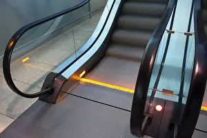 Deserted Escalator Drucke: Escalator