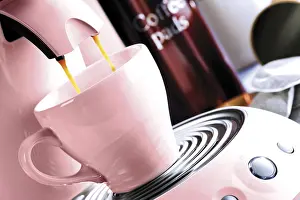 Freshly Brewed Coffee Drucke: Espresso pouring into cup