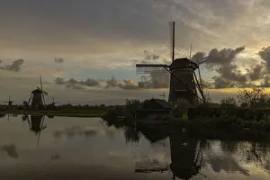 Tourist Attraction Europe Drucke: Evening at Kinderdijk, Netherlands