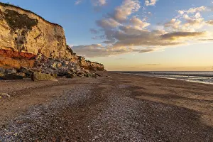 Uninhabited British Coast Drucke: Evening light and clouds over the Hunstanton Cliffs in Norfolk