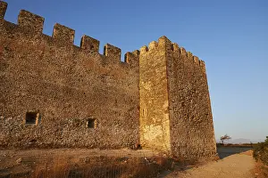 Defensive Fortification Structure Drucke: Evening light, corner tower, wall