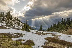 Deserted Alpine Scenery Drucke: Evening at Loassattel, in spring