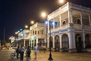 Drucke von Abend auf dem Hauptplatz Parque Central, Altstadt von Granada, Nicaragua Granada Drucke: Abend auf dem Hauptplatz Parque Central.