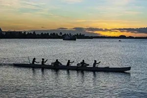 Evening Rowing In Samoa Drucke: Evening rowing in the bay of Apia