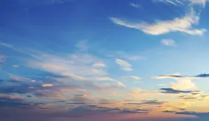 Dramatic Clouds Drucke: Evening sky with dramatic clouds