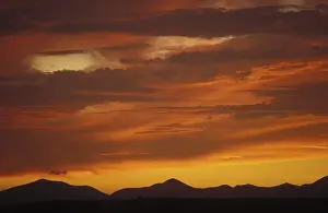 Overcast Sky With Mountains Drucke: Evening sky, dramatic, red, clouds