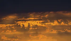 Evening Atmosphere Europe Drucke: Evening sky with reddish coloured clouds