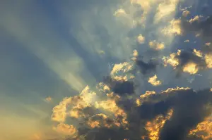 Nature Landscape Images Drucke: Evening sky, sun rays breaking through clouds