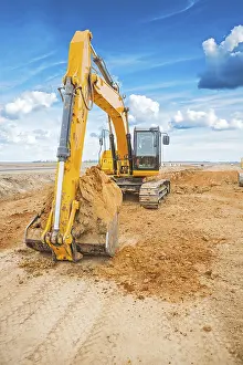 Deserted Building Site Drucke: Excavator on the construction site