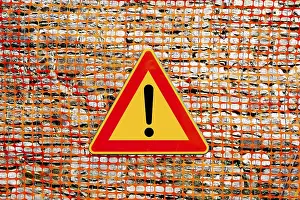 Plain Colored Background Image Drucke: An exclamation point on a yellow background