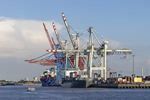 Freight Transport Vessel Drucke: Excursion boat, container ships