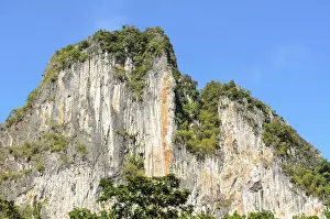 Alpine Landscape Photos Drucke: Exotic high cliffs of limestone mountain