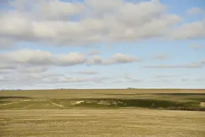 Cloudscape Photography Drucke: Expansive rolling fields under a partly cloudy sky