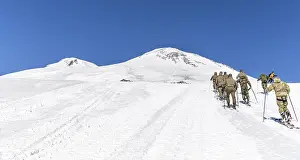 Outdoor Recreational Activity Drucke: Expedition high up in the mountains