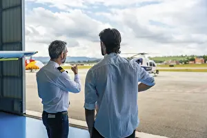 Aviation Training Drucke: Experienced pilot instructor mentoring a young student or trainee