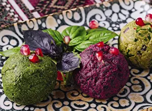 Tropical Fruit Platter Drucke: Exquisite vegan appetizer served on a patterned plate
