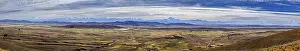 Bolivian Landscape Drucke: Extensive panorama with mountains and fields under cloudy sky