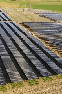 German Renewable Energy Drucke: Extensive solar fields with uniform
