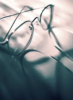 Reading Glasses Drucke: Eyeglasses with shadow