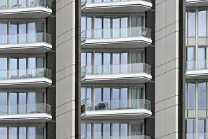 Uninhabited Building Facade Drucke: Facade balconies