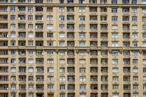 Urban Environment Photo Drucke: Front facade on the block building