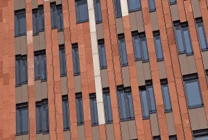 Full Frame Exterior View Drucke: Facade in the HafenCity development area