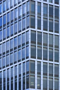 Modern Office Building Drucke: Facade of a modern office building