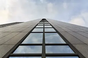 Modern Office Building Design Drucke: Facade of an office tower with windows