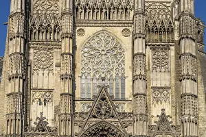 Uninhabited Historic City Centre Drucke: Detail of the facade with rose window