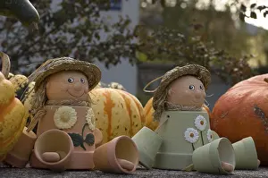 Autumn Decoration Drucke: Fall stillife with figures and pumpkin