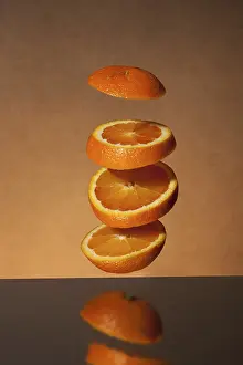 Food Studio Shots Drucke: Falling orange slices