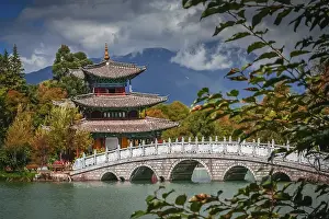 Chinesisch Drucke: Der berühmte Schwarze Drachen-Teich und Pagode in der Provinz Yunnan.