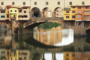 Famous Bridges In Europe Drucke: Famous bridge Ponte Vecchio with reflection