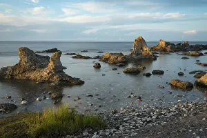 Chalk Rock Formations In Europe Drucke: The famous limestone cliffs (Raukar)