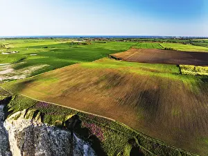 Bempton Cliffs Aerial View Drucke: Farm and Fields over Bempton Cliffs from a drone