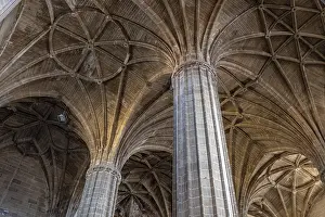 European Sacral Building Photos Drucke: Fasciculated cylindrical pillars
