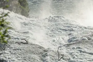 Fast Water Currents Drucke: Fast currents in Rhine Falls in spring