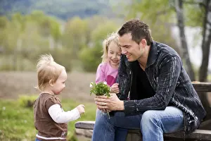 Happy Family Outdoors Drucke: Father and kids in springtime