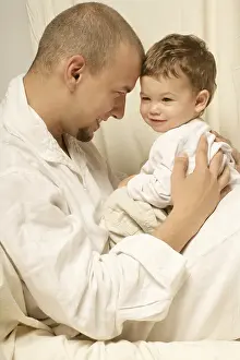 Caucasian Father And Child Drucke: Father and son
