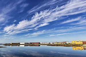 Deserted Island In Norway Drucke: Feathery clouds in the blue sky