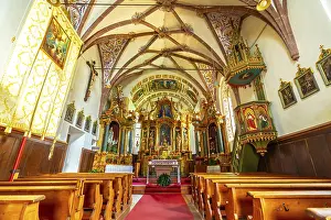 Southern European Architecture Style Drucke: Featuring a richly decorated altar